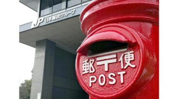 驚愕！カラスが郵便物を奪い去った！受取人は誰？日本郵便も困惑中！