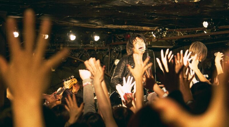 a flood of circle、初武道館翌日に古巣下北沢SHELTERで灼熱のワンマン敢行