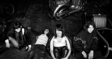 a flood of circle20周年記念ベストアルバム「革命未遂の蝶が見る夢」本日発売！
新曲「ロックンロール」ミュージックビデオ公開