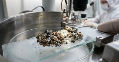 リュウグウの砂に太古の「濃い塩水」痕跡、生命の材料を濃縮か　京大など解明