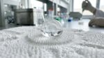京大など、顔料やPFASを使わない「泡構造」の新素材を開発　高白色度と撥水性を両立